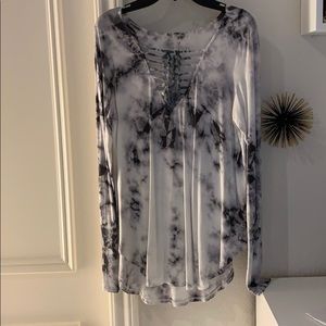 Marble black & white long sleeve with lace design